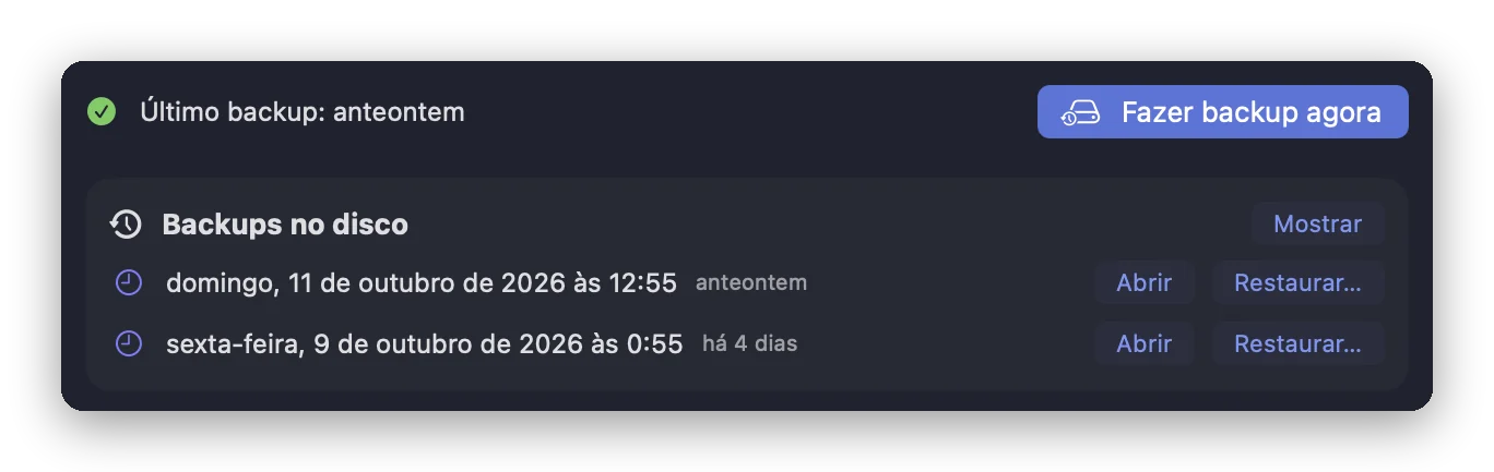 A ferramenta Backups do Folia Files: quando foi feito o último backup, o botão Fazer backup agora e dois backups datados no disco, cada um com os botões Abrir e Restaurar