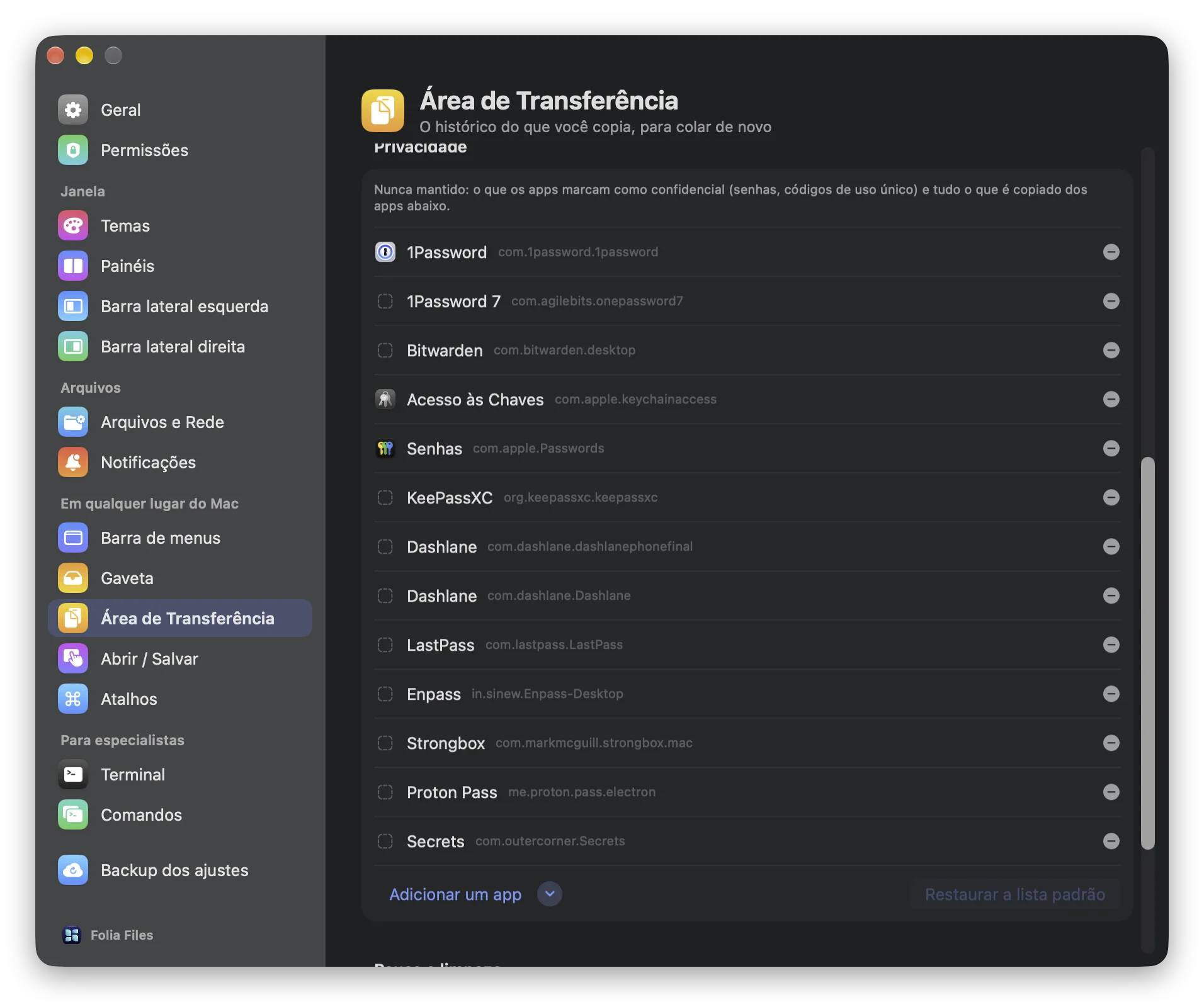 A seção Privacidade de Ajustes › Área de Transferência: gerenciadores de senhas ignorados desde o início e o botão para adicionar outro app