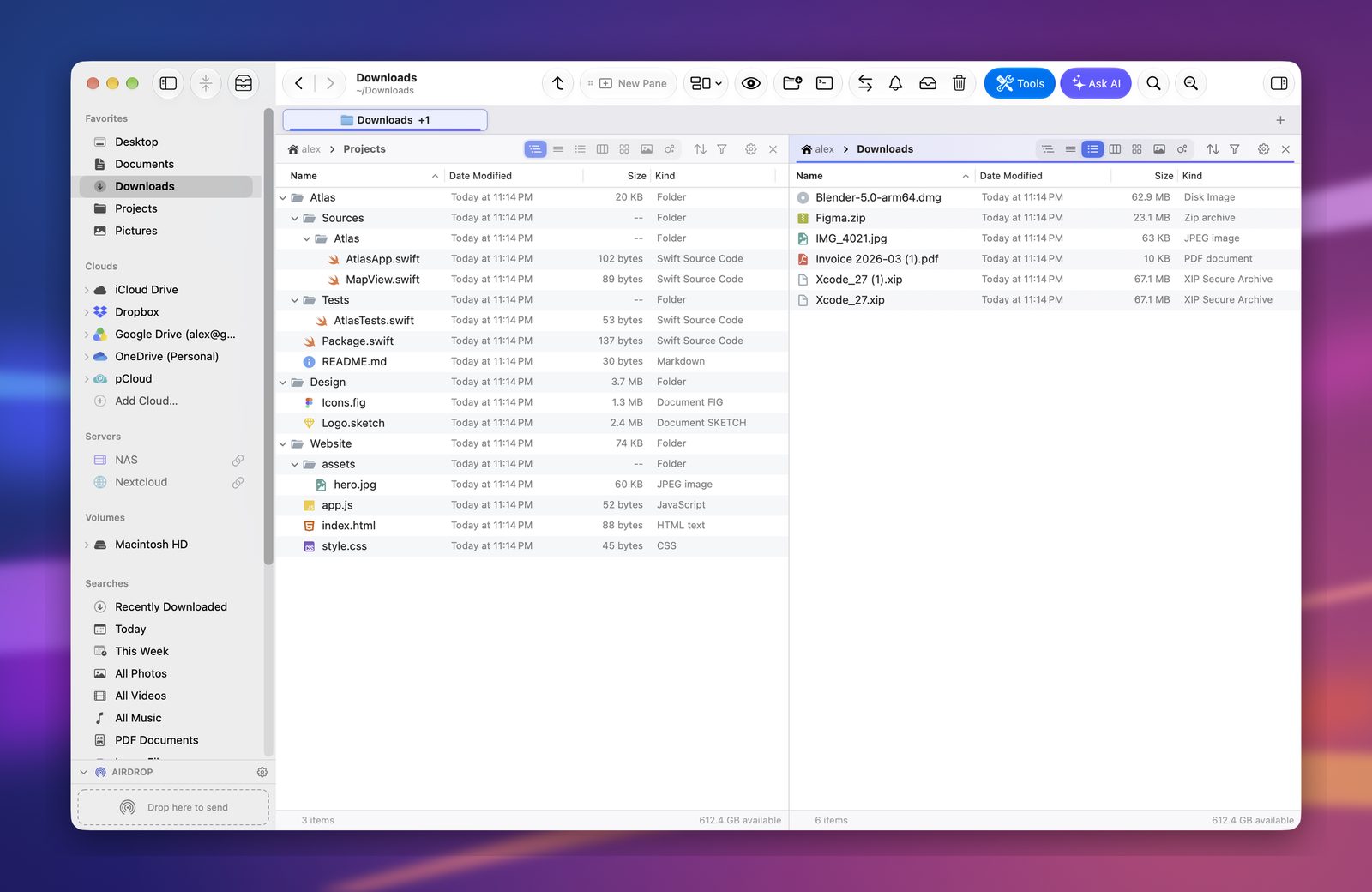Two panes side by side in Folia Files: Projects on the left, Downloads on the right. Select files in one, then press F5 to copy them to the other or F6 to move them